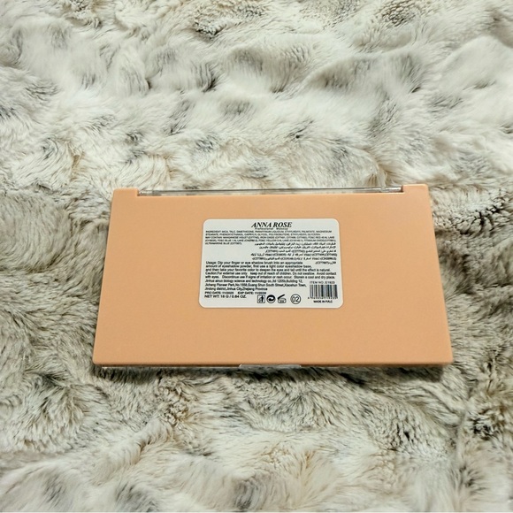 NWOT Anna Rose 18 MatteRadiant Eyeshadow Palette - Gold, Brown, and Black Shades - Picture 8 of 8